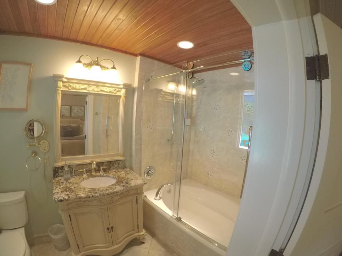 The Hibiscus House Of Fort Myers Exterior photo