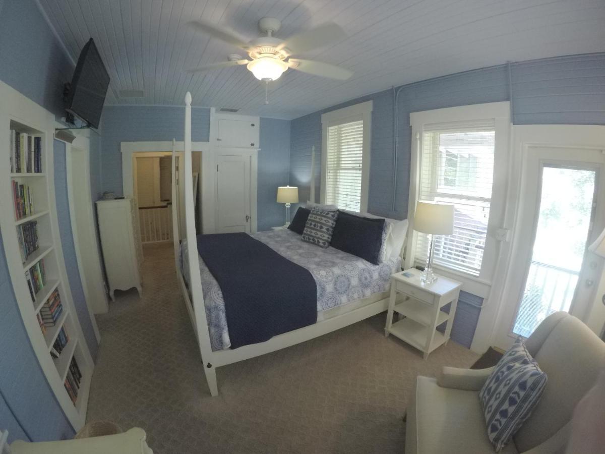 The Hibiscus House Of Fort Myers Exterior photo