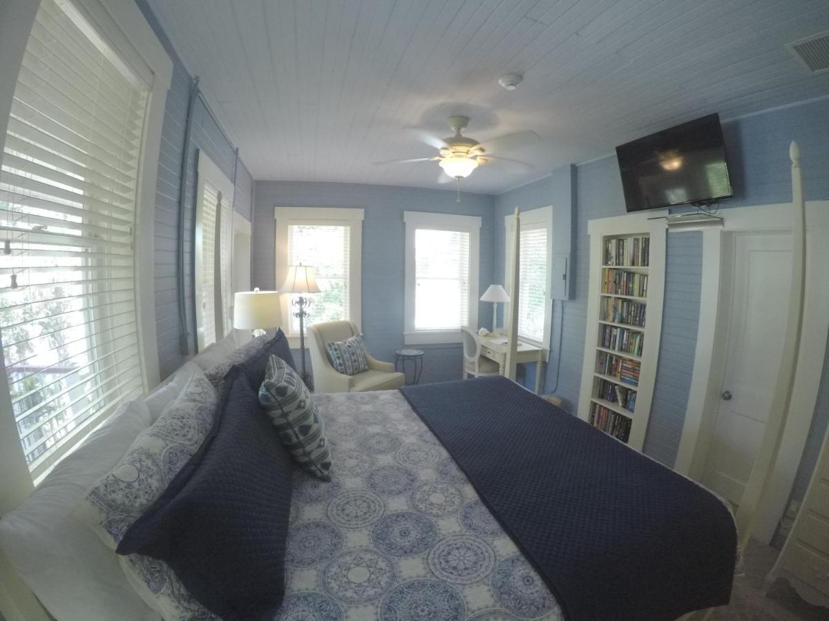 The Hibiscus House Of Fort Myers Exterior photo