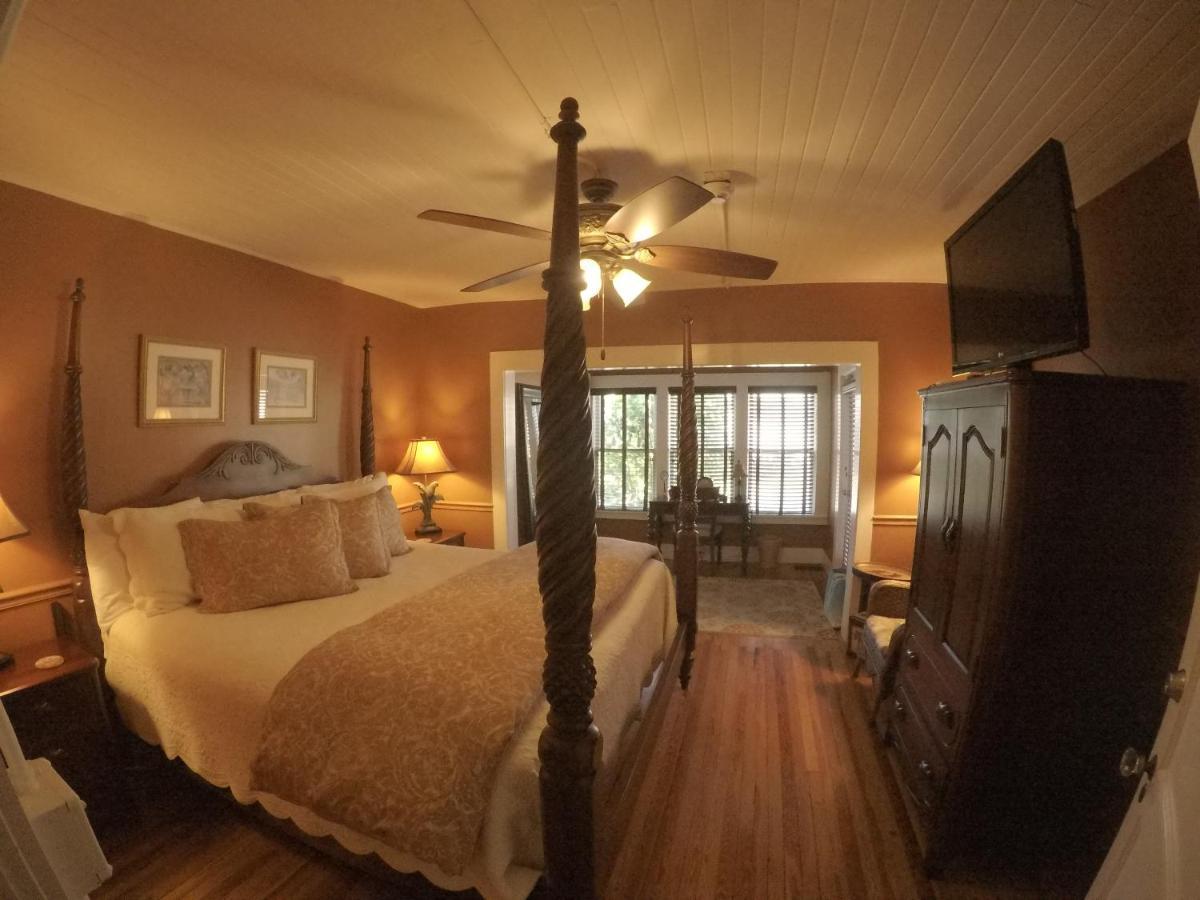 The Hibiscus House Of Fort Myers Exterior photo
