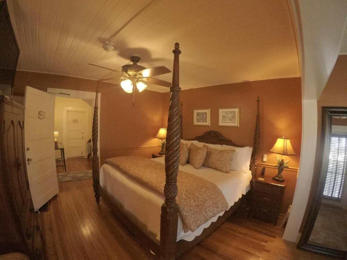 The Hibiscus House Of Fort Myers Exterior photo