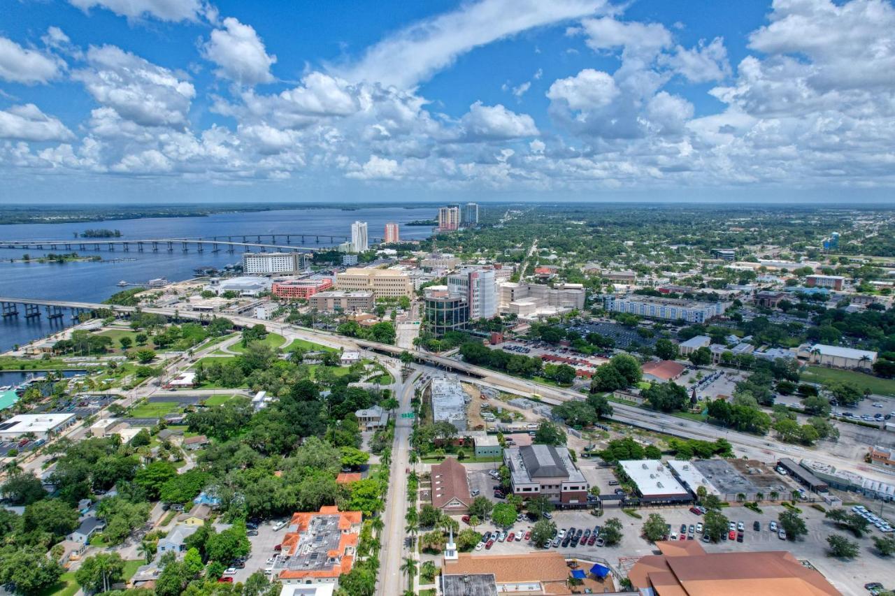 The Hibiscus House Of Fort Myers Exterior photo