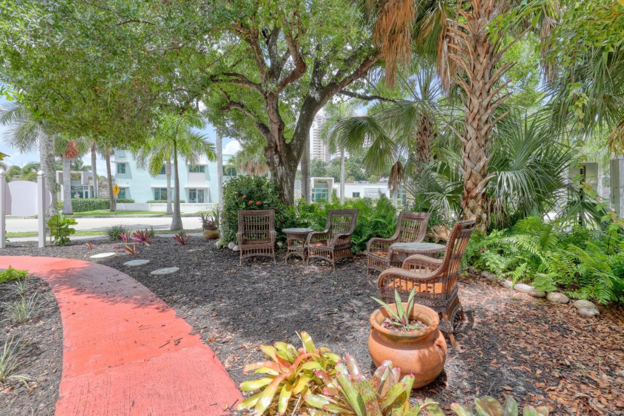 The Hibiscus House Of Fort Myers Exterior photo
