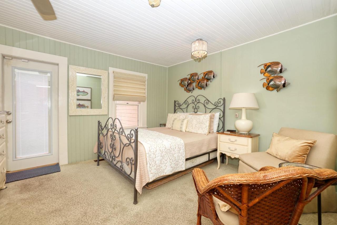 The Hibiscus House Of Fort Myers Exterior photo