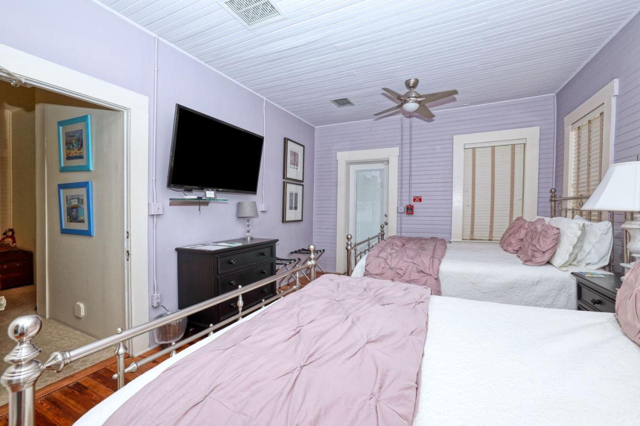 The Hibiscus House Of Fort Myers Exterior photo