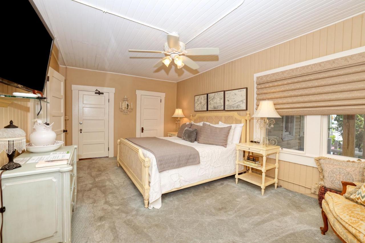 The Hibiscus House Of Fort Myers Exterior photo