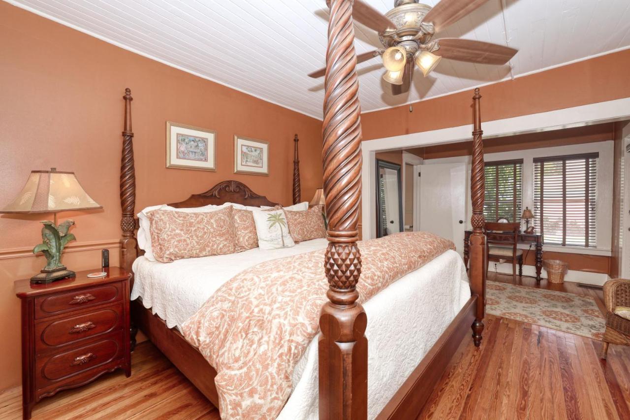 The Hibiscus House Of Fort Myers Exterior photo