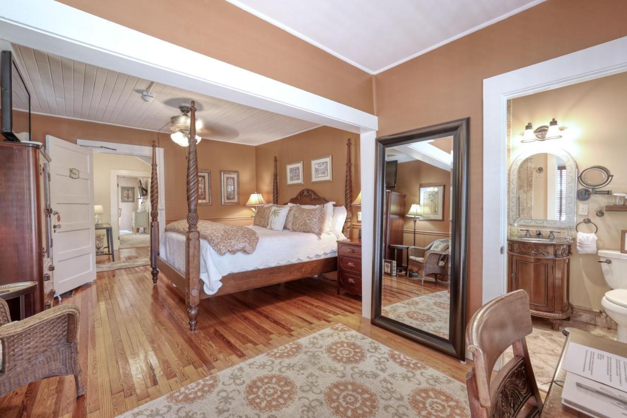 The Hibiscus House Of Fort Myers Exterior photo