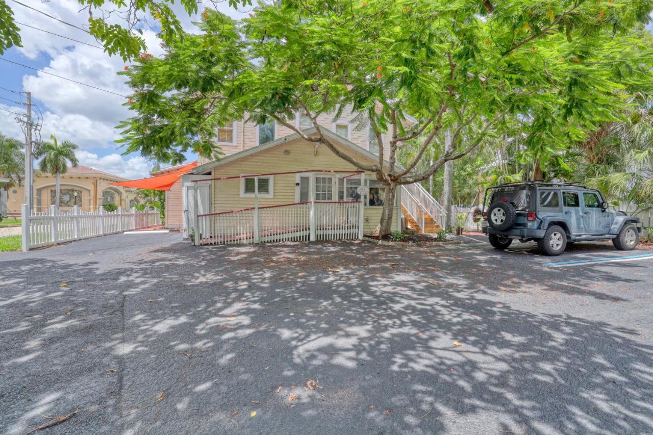 The Hibiscus House Of Fort Myers Exterior photo