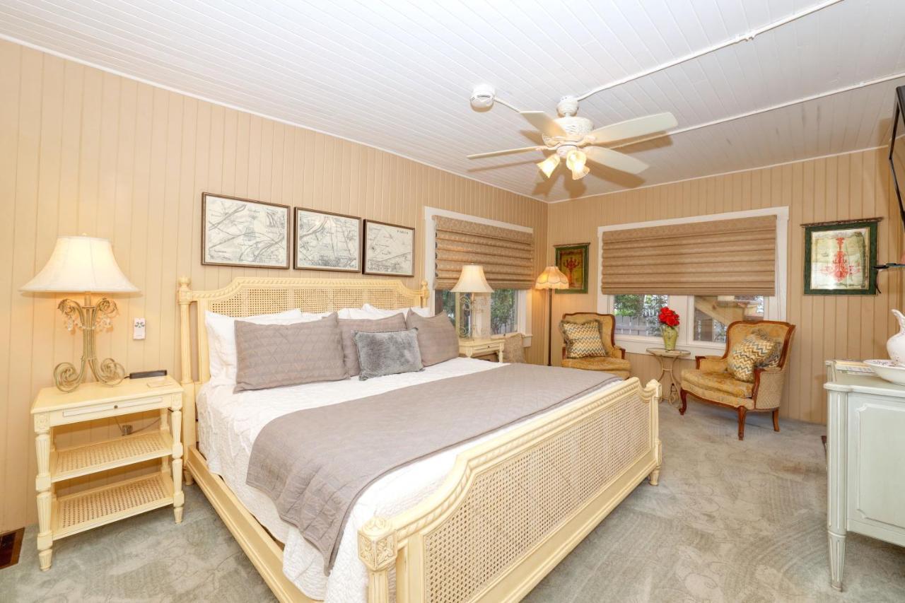 The Hibiscus House Of Fort Myers Exterior photo