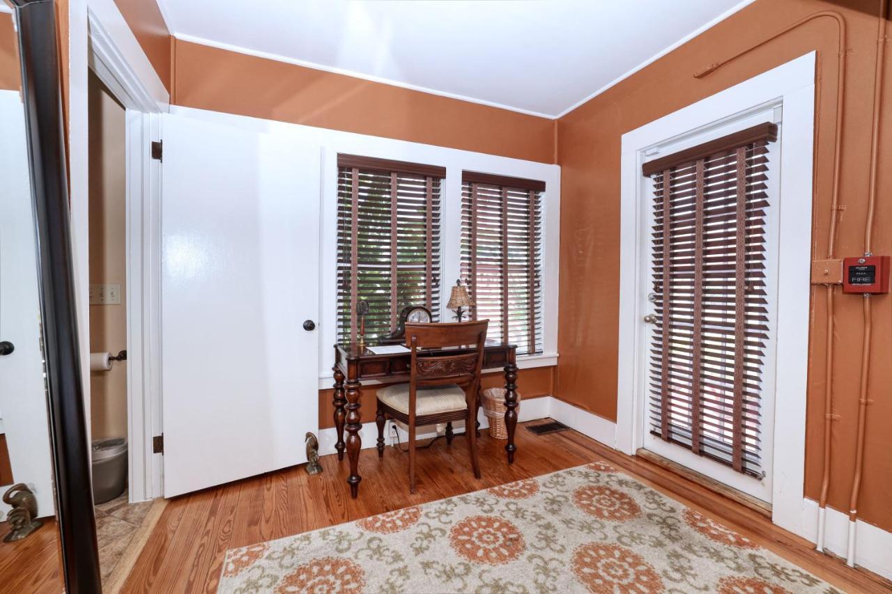 The Hibiscus House Of Fort Myers Exterior photo