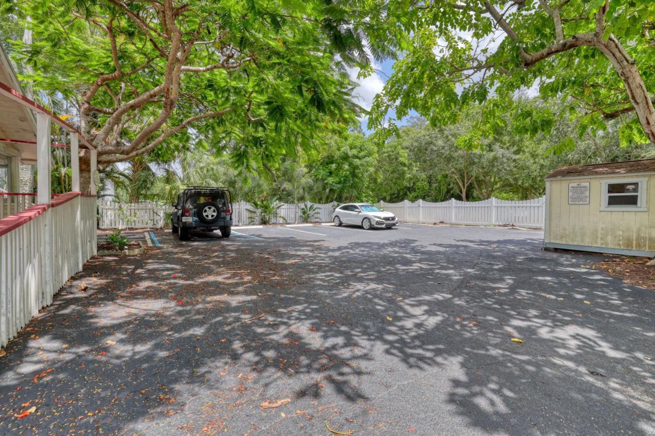 The Hibiscus House Of Fort Myers Exterior photo