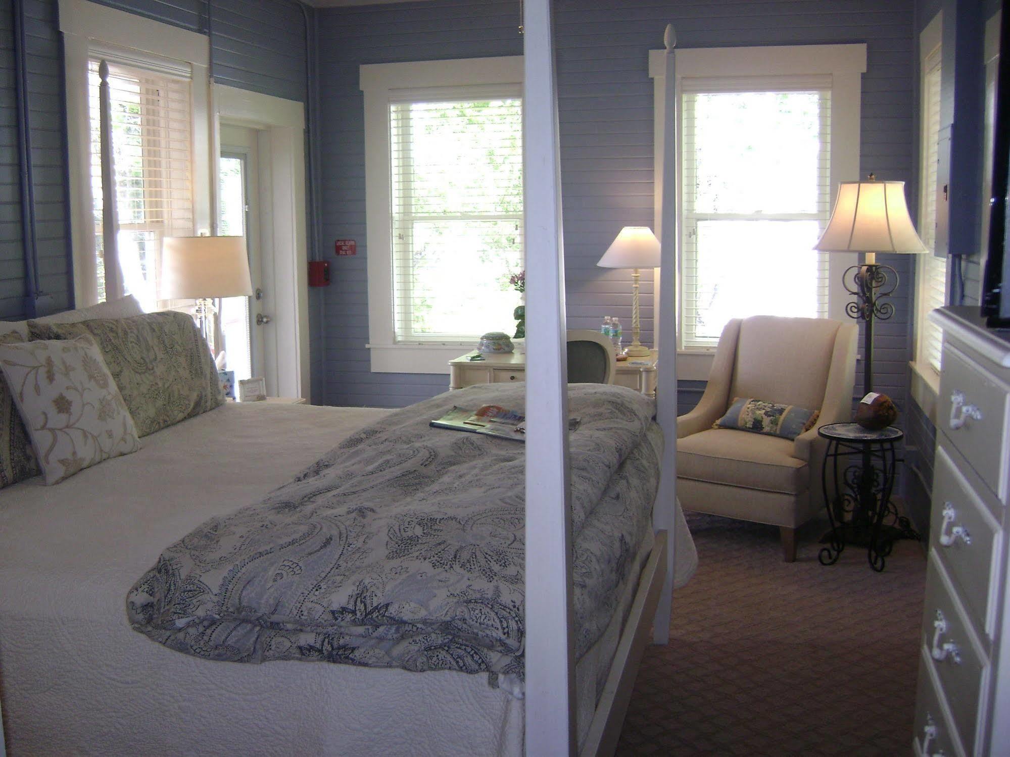 The Hibiscus House Of Fort Myers Exterior photo